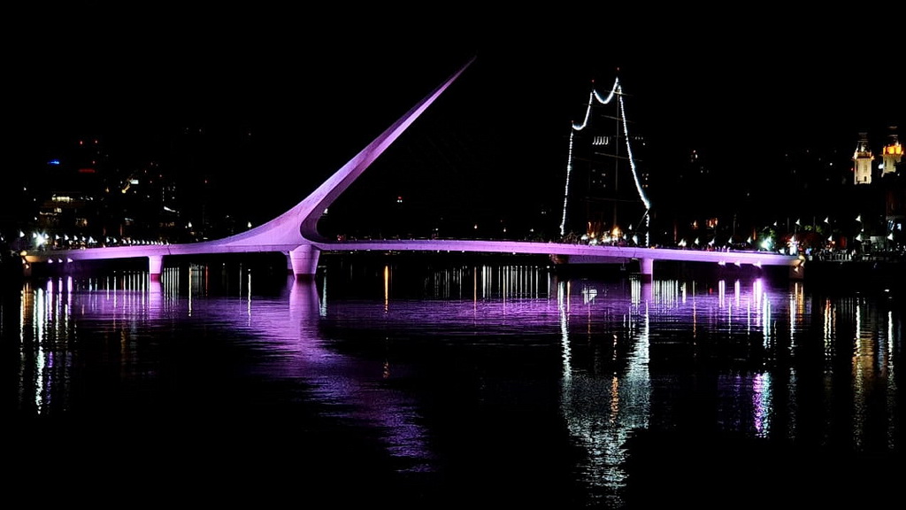 "Міст жінки" в районі Пуерто-Мадеро в Буенос-Айресі