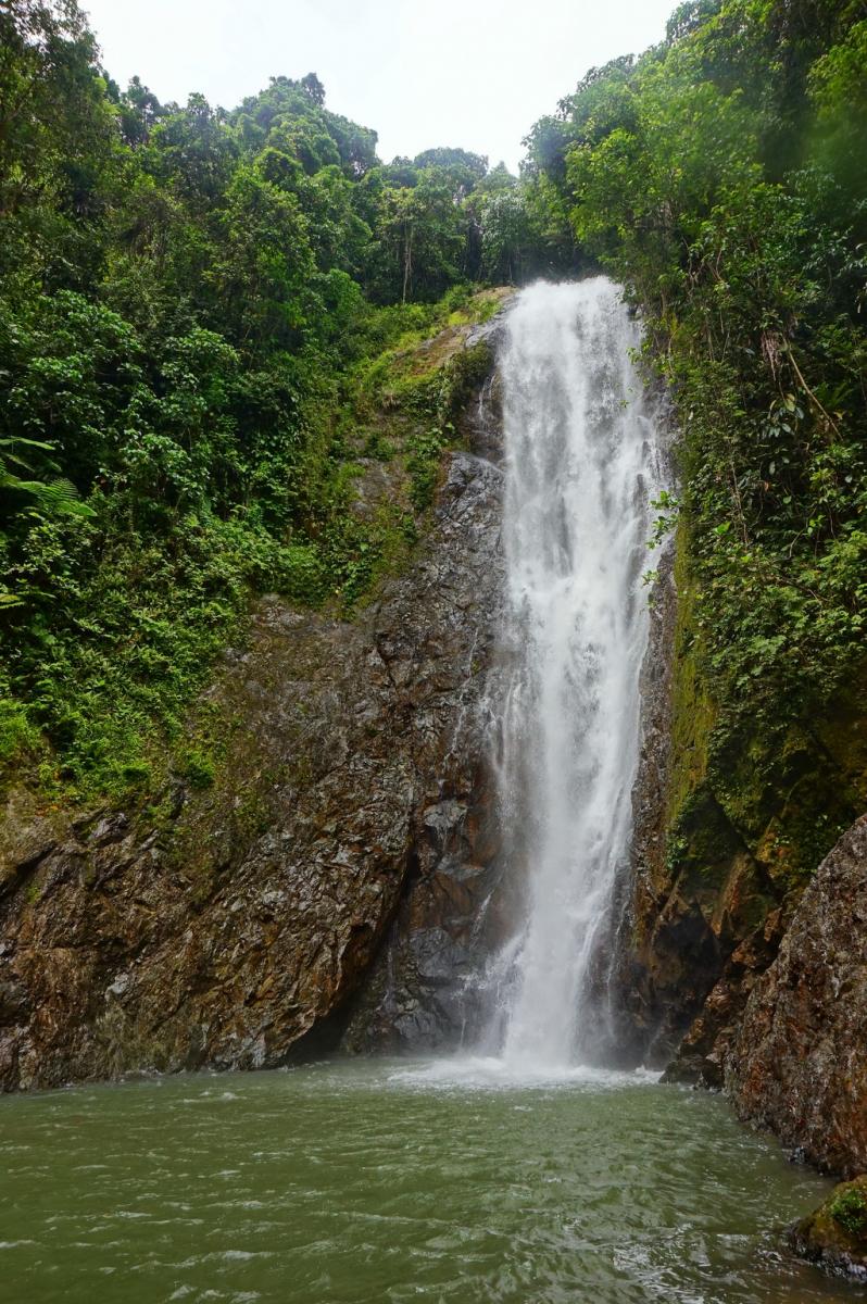 Фіджі: водоспад на річці Навуа