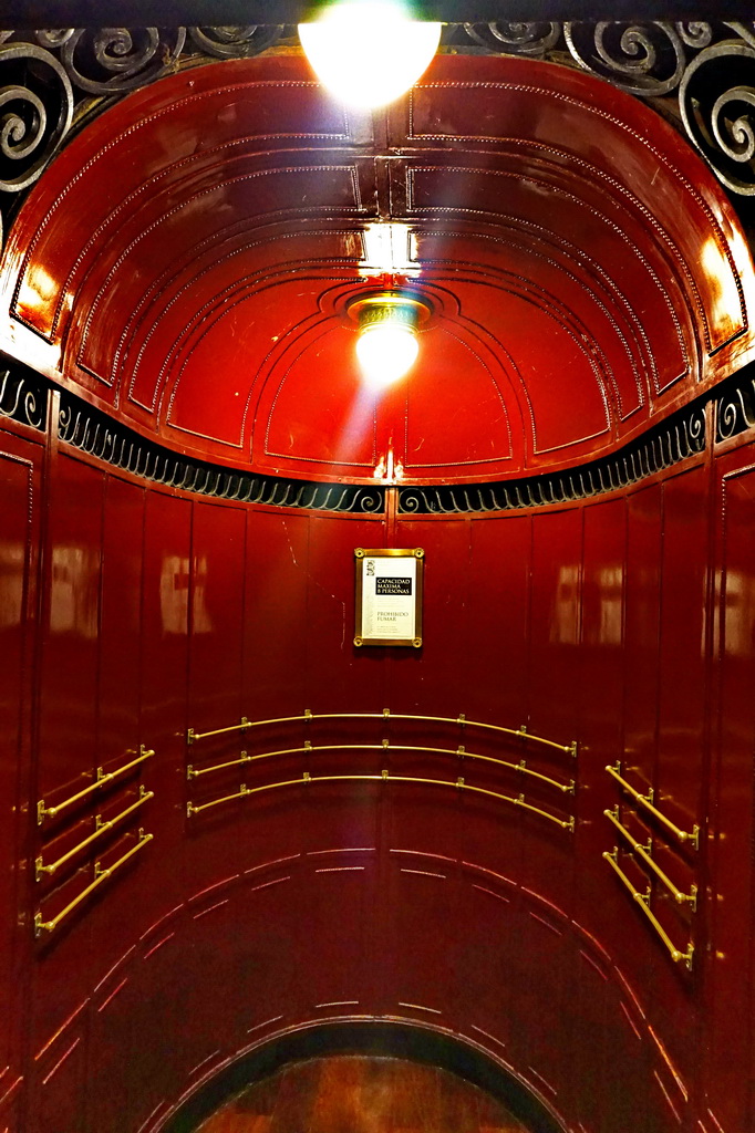 Ліфт в Паласіо Бароло, Буенос-Айрес