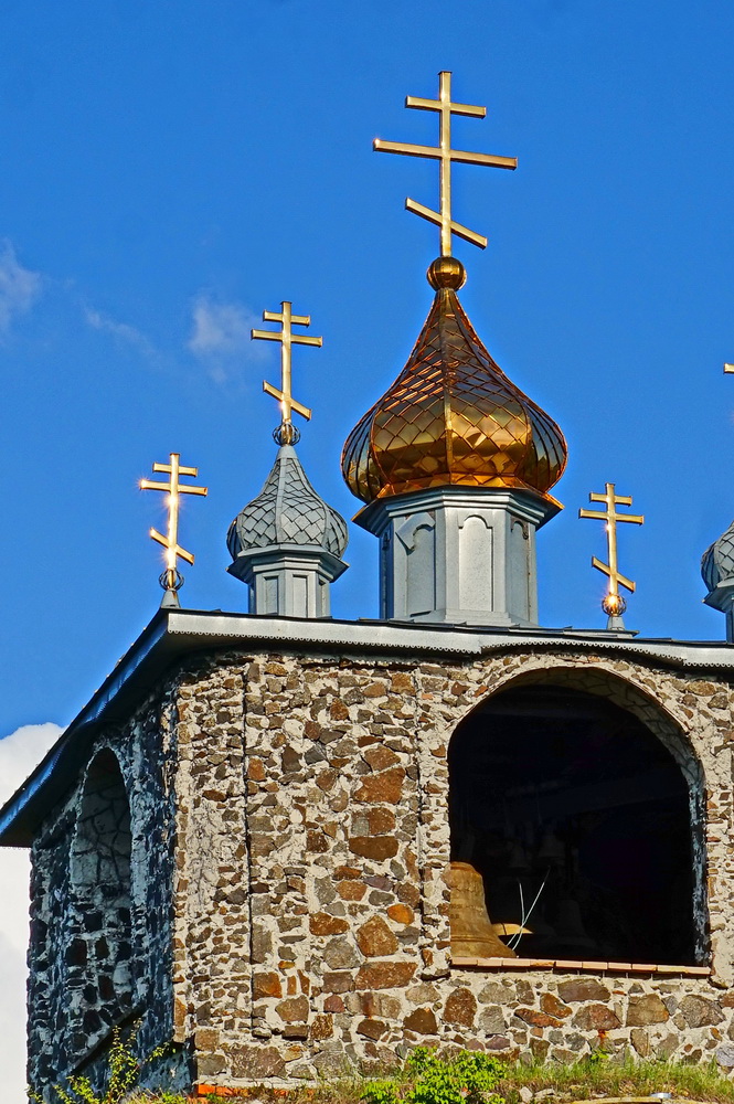Троїцький монастир в Сатанівській Слобідці: надбрамна дзвіниця