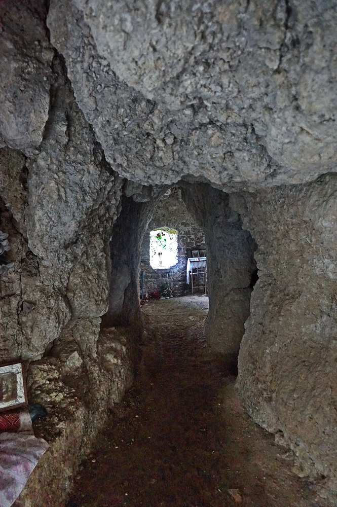 Троїцький монастир в Сатанівській Слобідці: печери