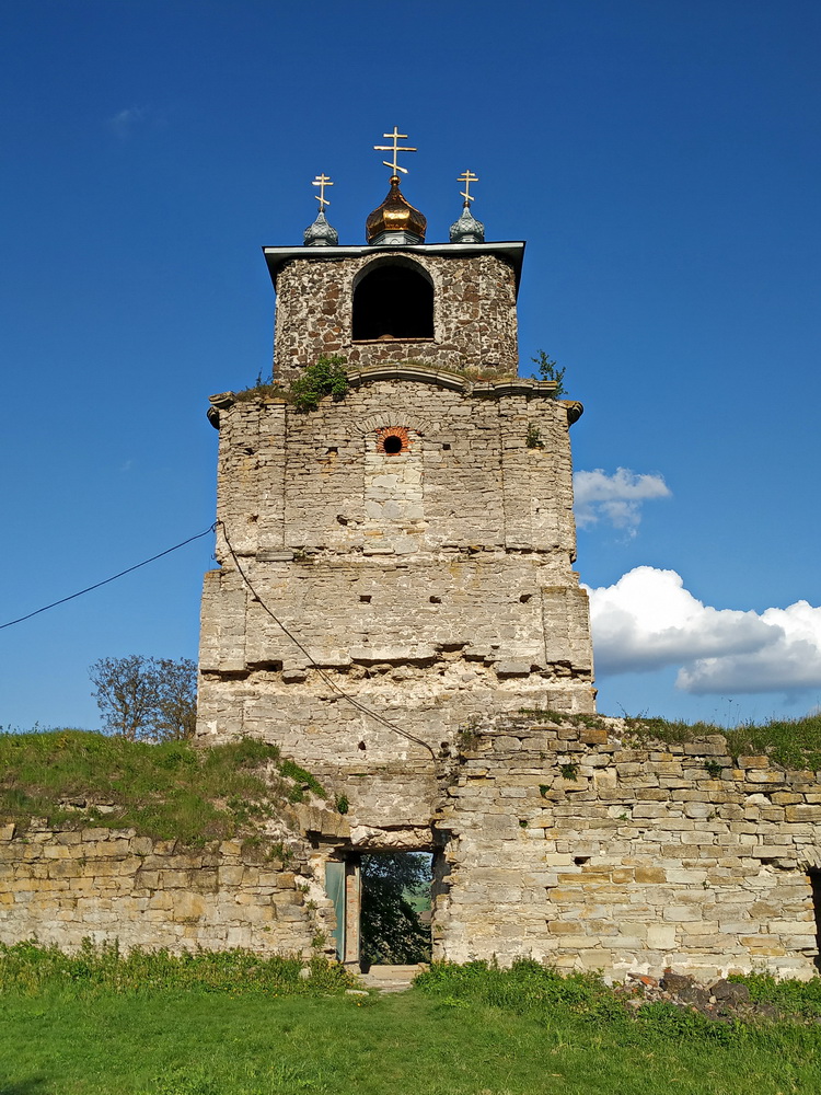 Троїцький монастир в Сатанівській Слобідці: надбрамна дзвіниця