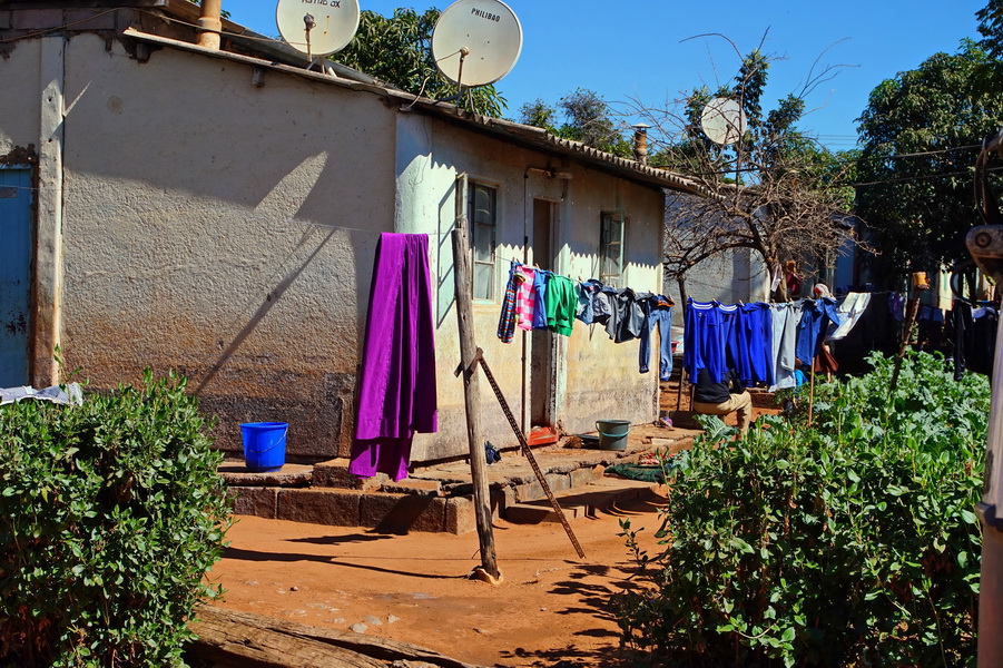 Село Чінотімба в Зімбабве