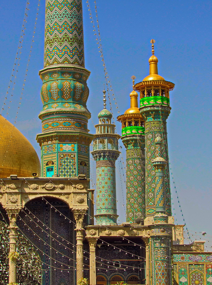 Мінарет мечеті Непорочної Фатіми в Кумі, Іран