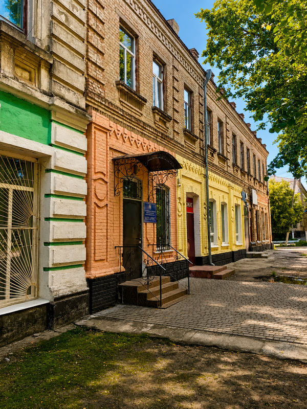 Будівля районної бібліотеки та відділу культури