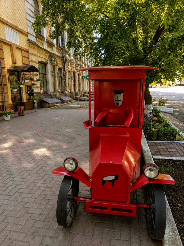 Декоративний ретроавтомобіль на Миколаївській
