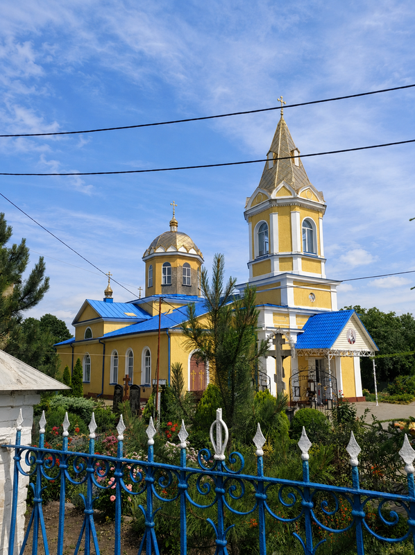 Миколаївська церква з боку дзвіниці