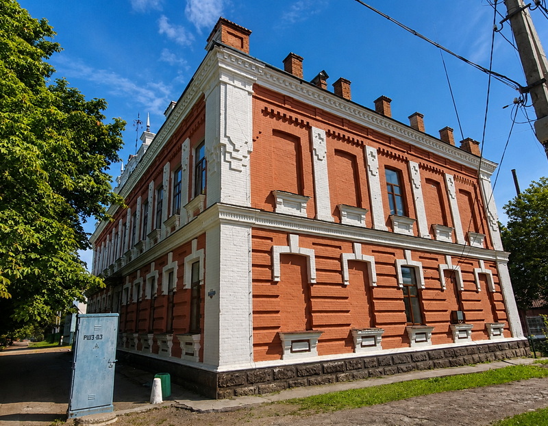 Колишнє повітове училище у Бобринці