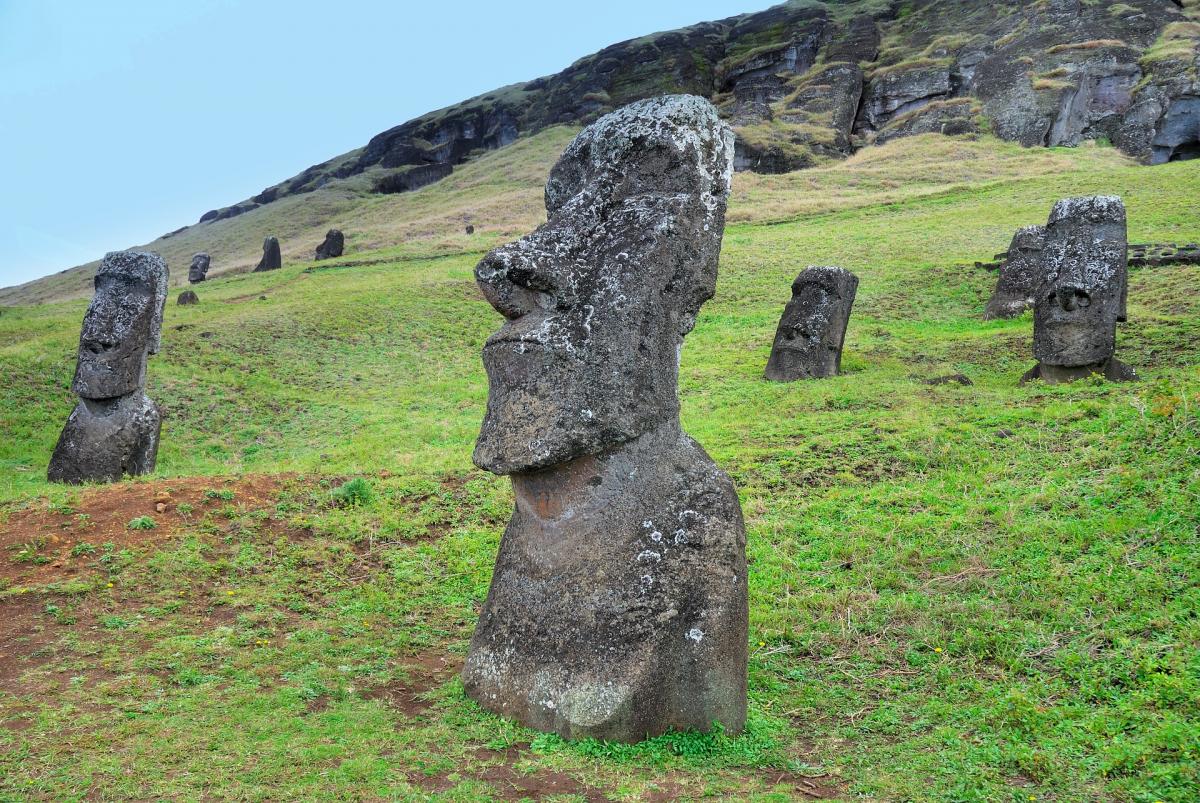 Статуї-моаї на острові Пасхи