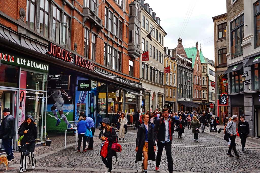 Пішохідна вулиця Strøget у Копенгагені
