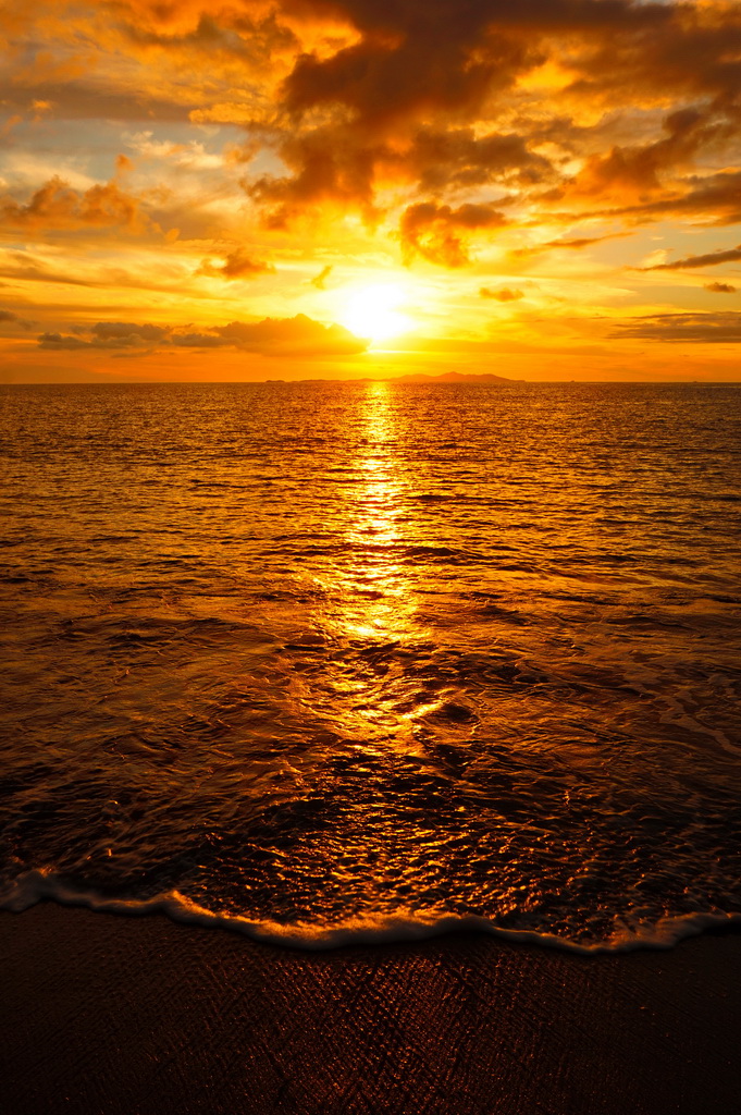 Захід сонця на острові Денарау (Фіджі)