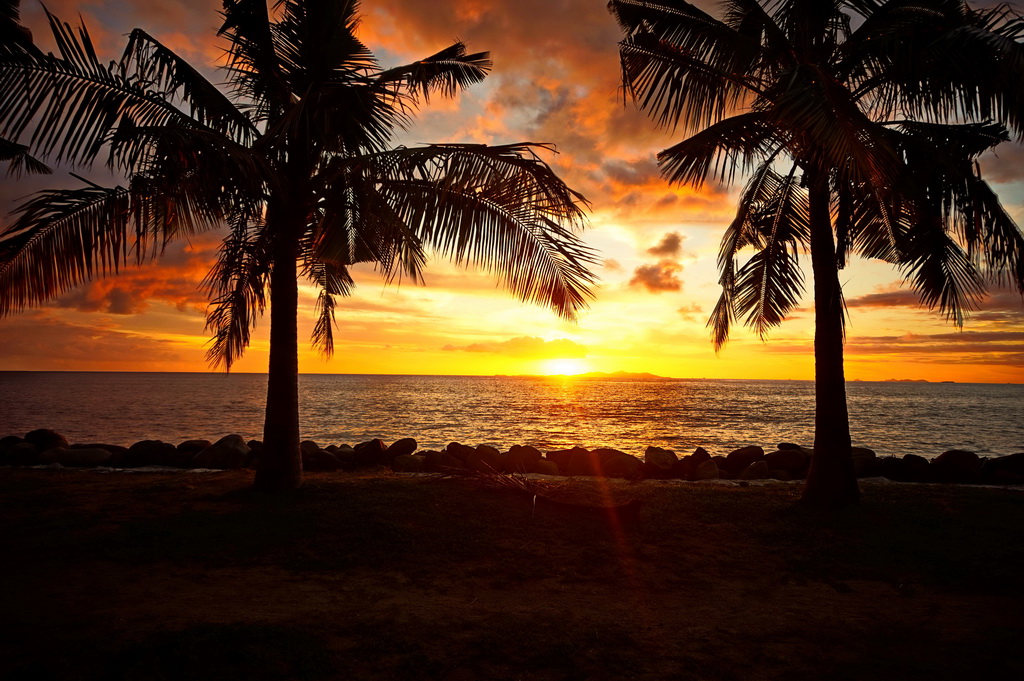 Захід сонця на острові Денарау