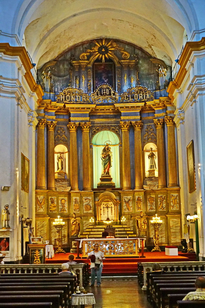 Інтер'єр церкви The Nuestra Señora de Belén в районі Сан-Тельмо