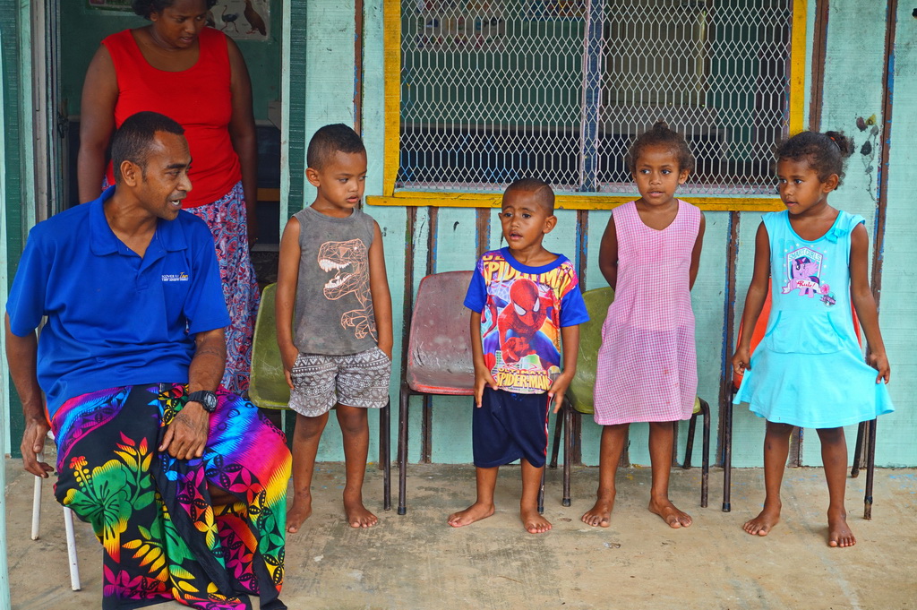 Фіджі: діти з села Накаву