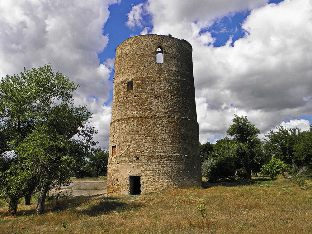 Середньовічна вежа в Козацькому