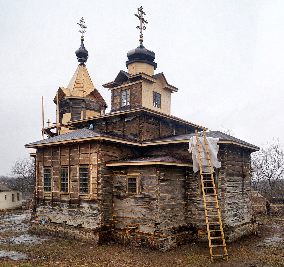 Дерев'яна Покровська церква у селі Мала Ростівка
