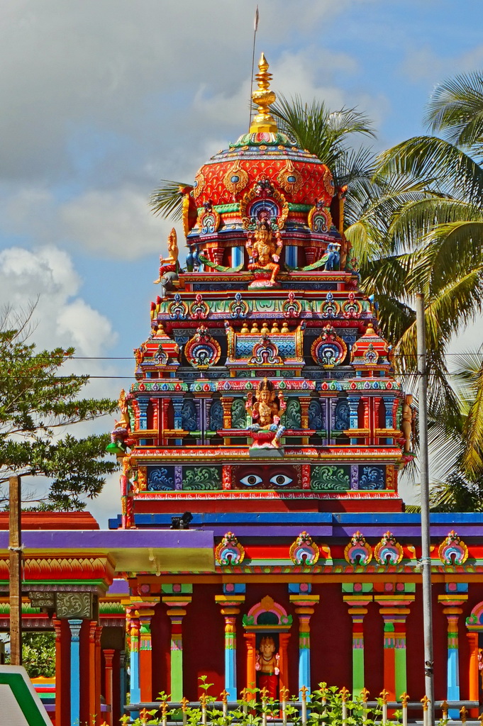 Індуїстський храм Sri Siva Subramaniya в Нанді (Nadi), Фіджі