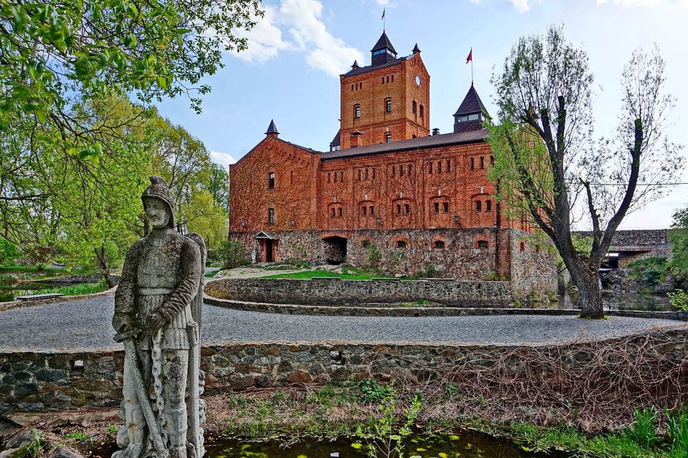 Замок Радомисль: скульптуриа Єлисея Плетенецького