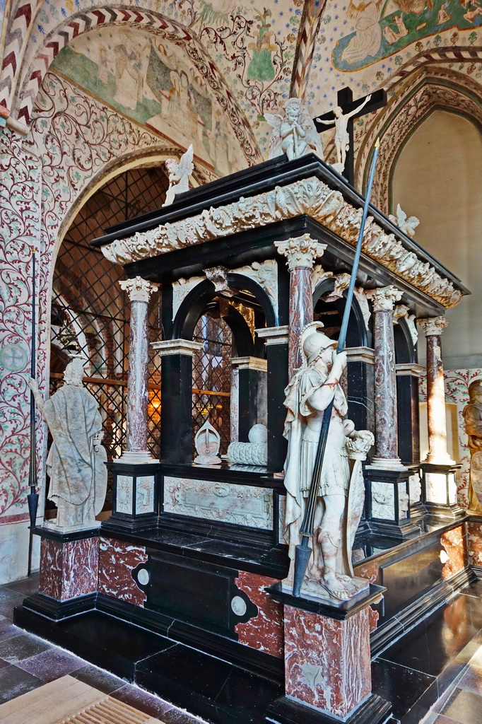 Поховання данських королів в соборі Роскілле
