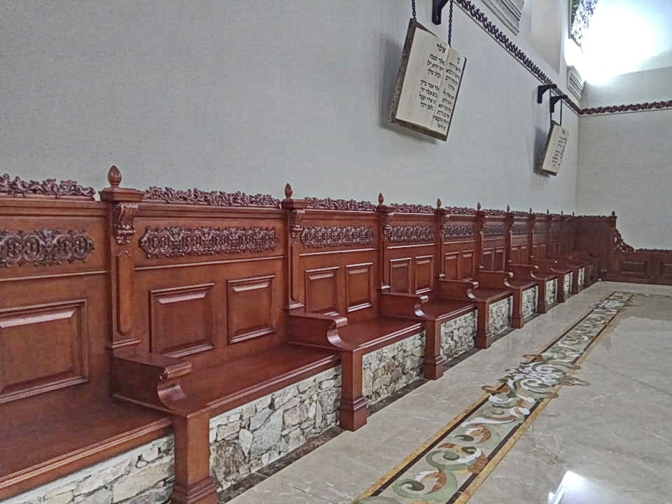Оборонна синагога у Сатанові: головна зала (фото - Алла Собко)