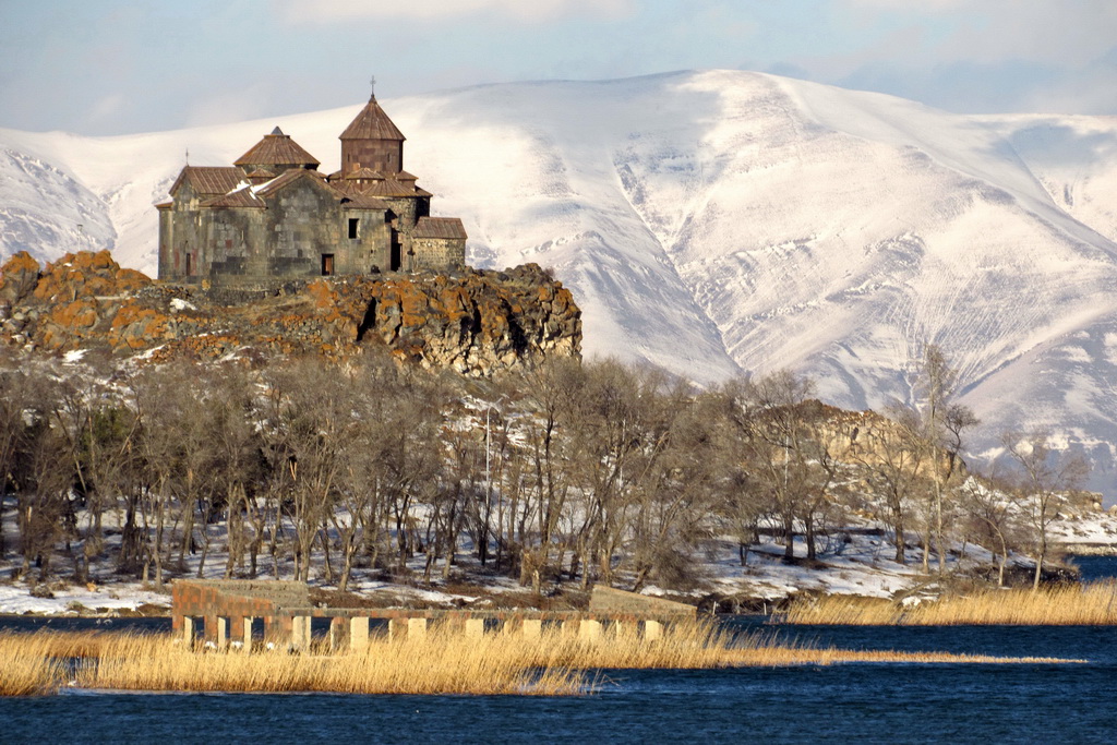 Монастир Айраванк і озеро Севан (Вірменія)