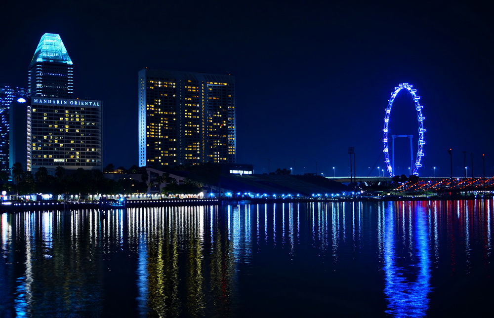 Нічний Сінгапур: оглядове колесо