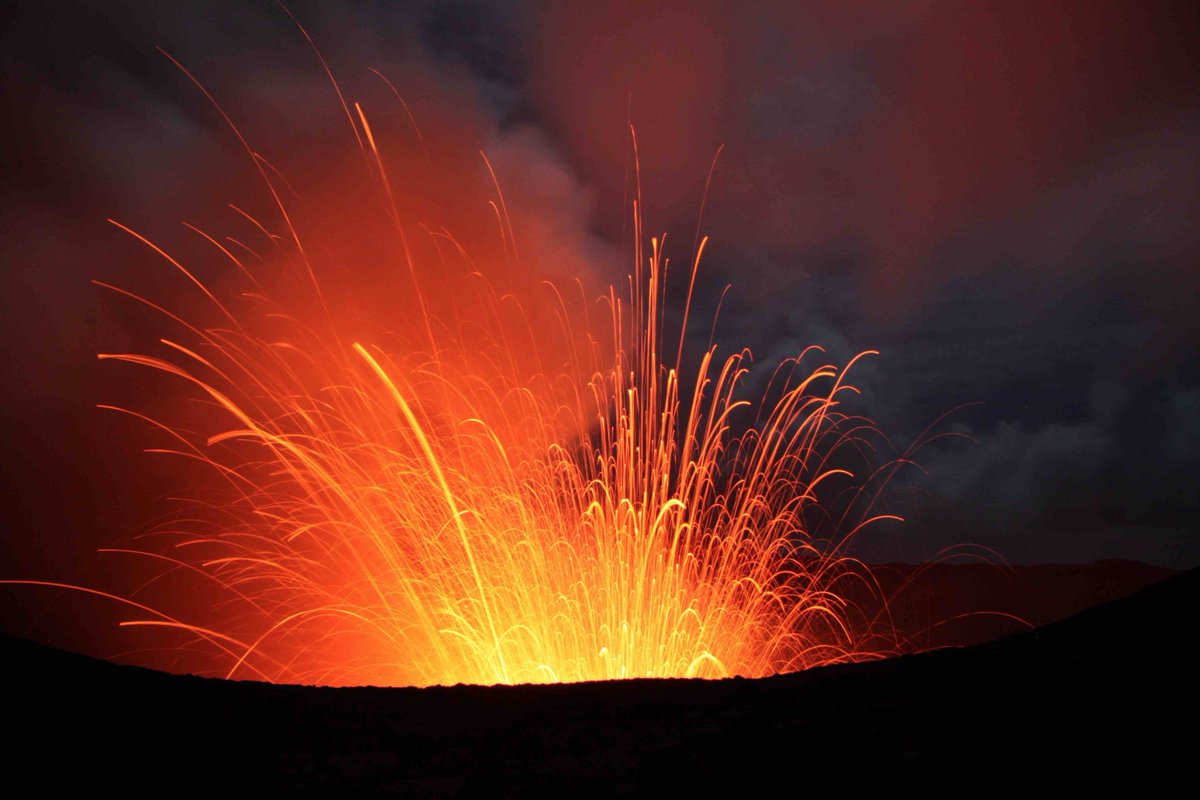 Вулкан Ясур на острові Танна (Вануату)
